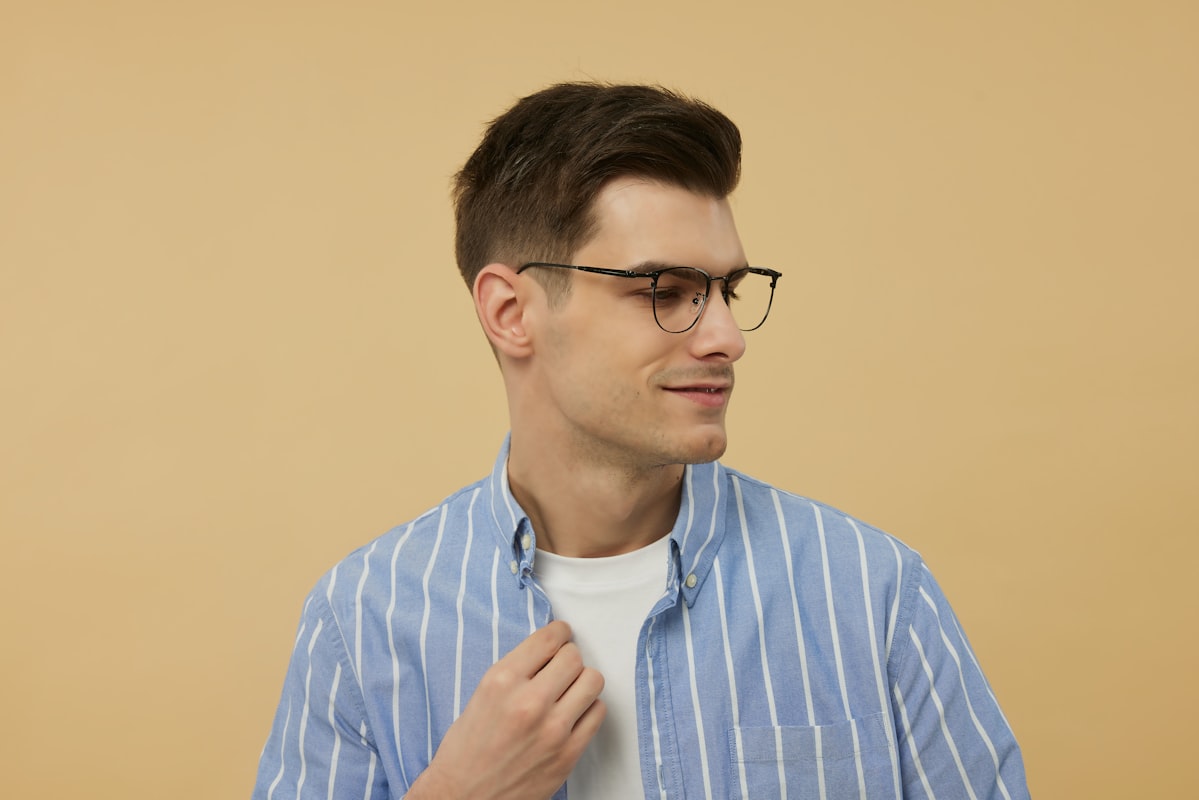 Verschiedene Brillenmodelle für unterschiedliche Gesichtsformen